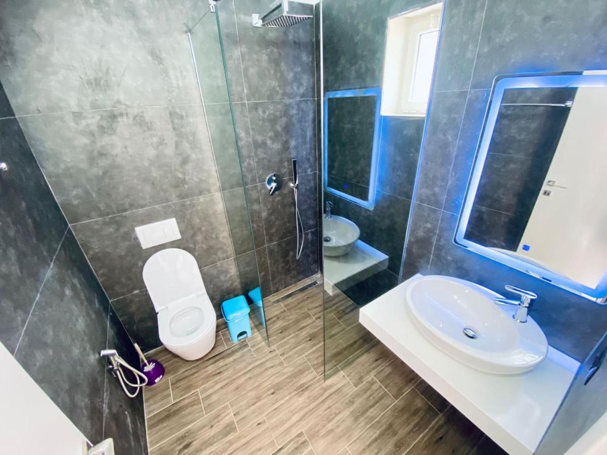 Wild Villa Apartments Sarande Bagian luar foto