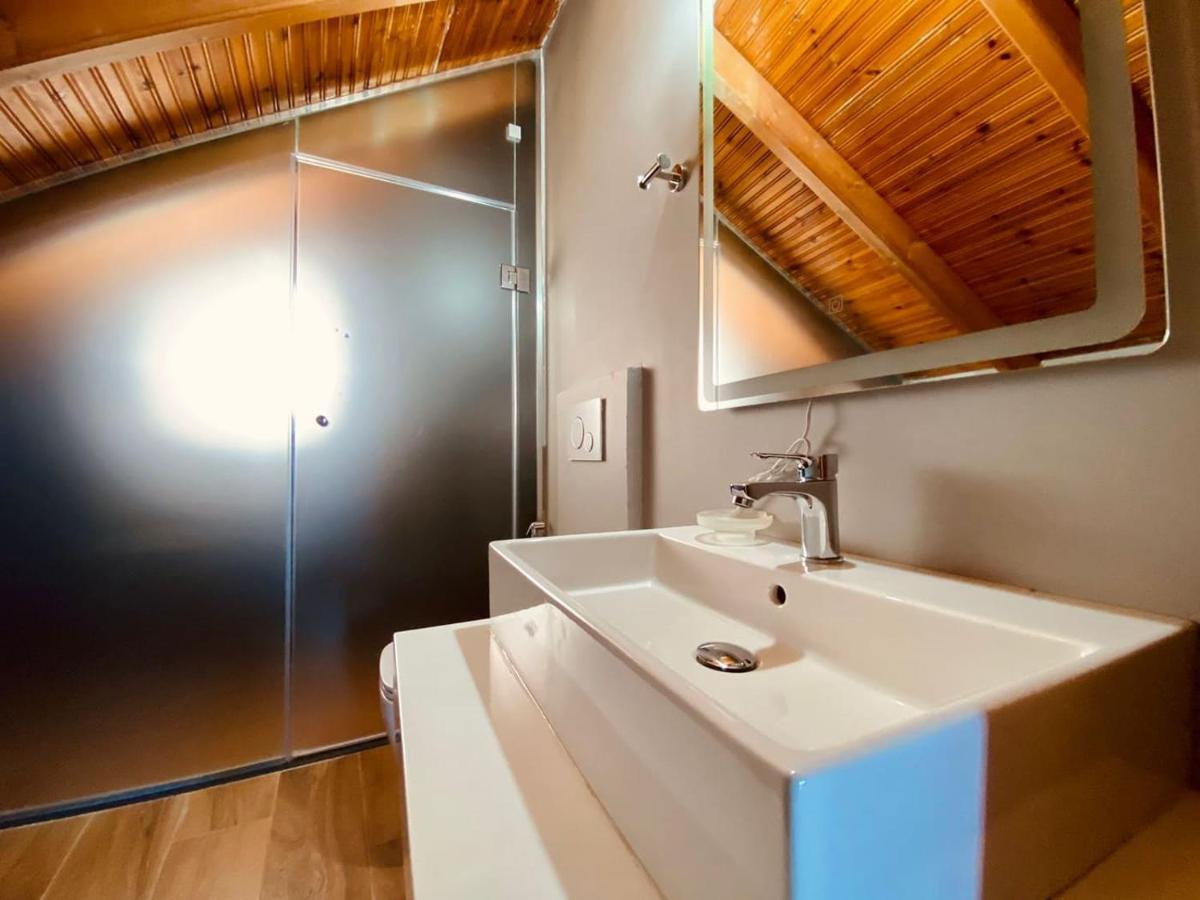 Wild Villa Apartments Sarande Bagian luar foto