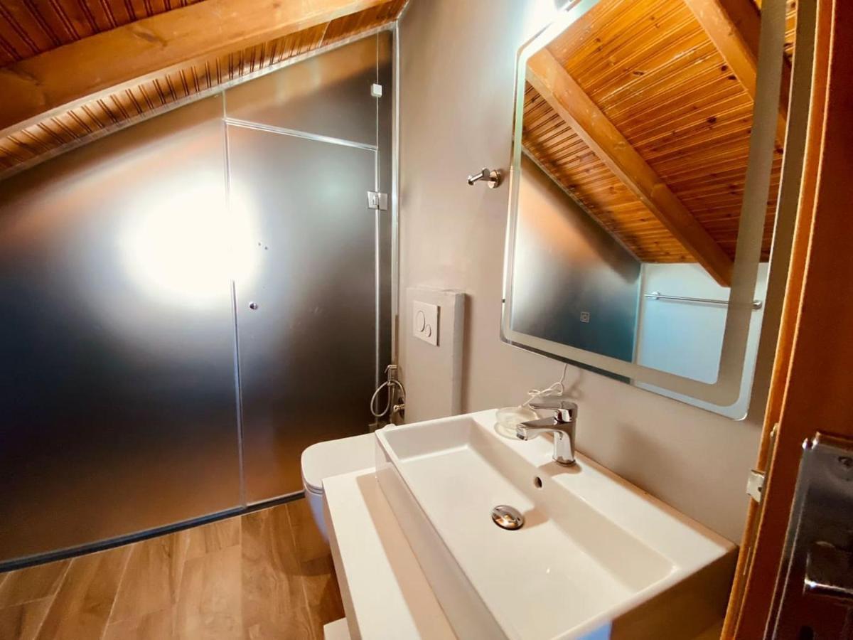 Wild Villa Apartments Sarande Bagian luar foto