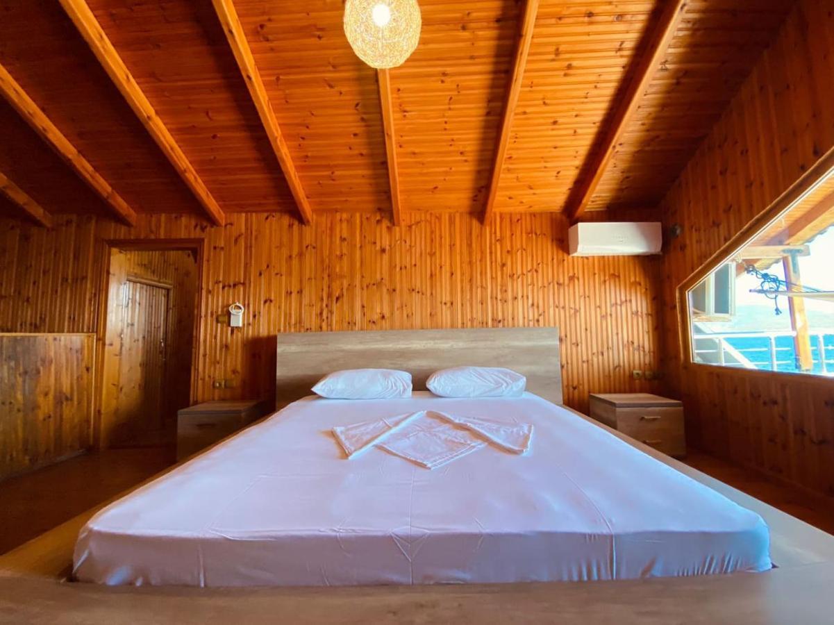 Wild Villa Apartments Sarande Bagian luar foto