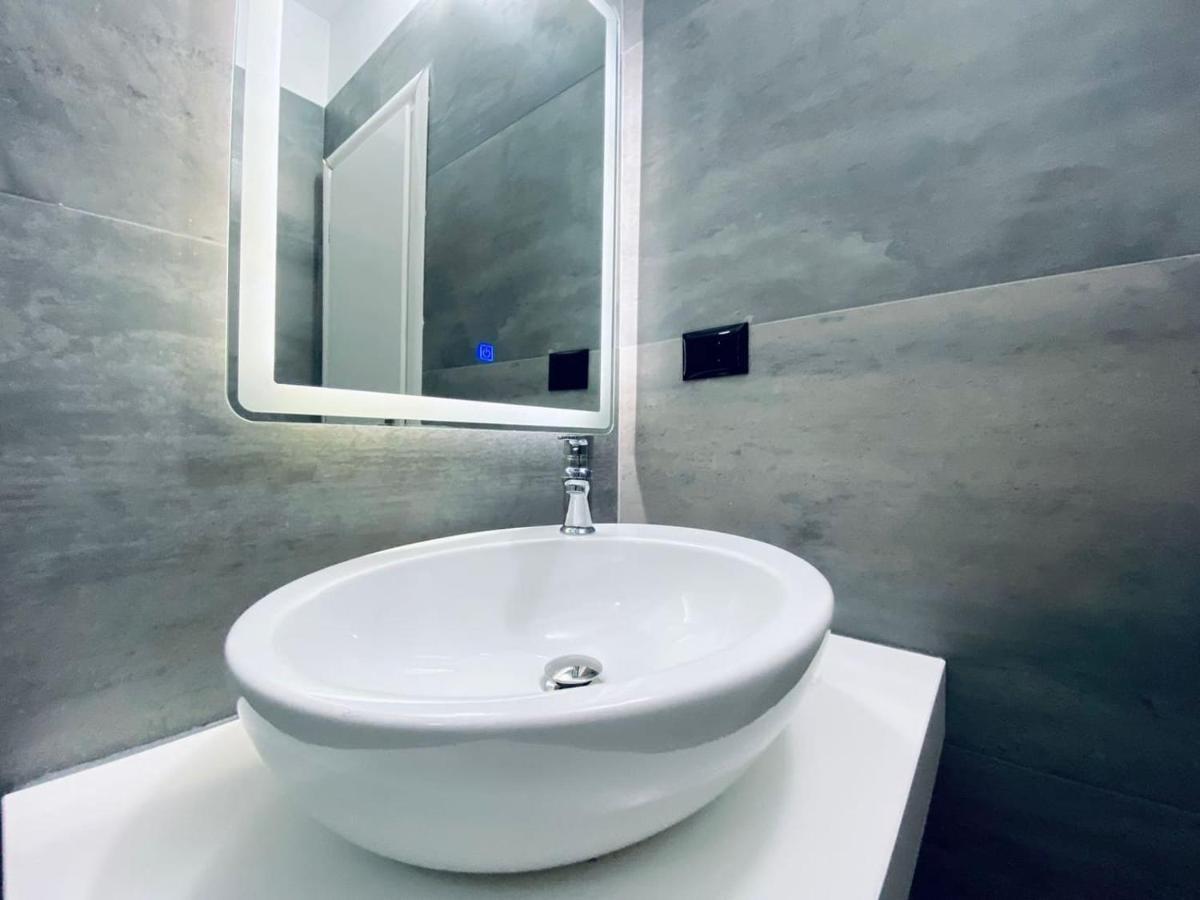Wild Villa Apartments Sarande Bagian luar foto