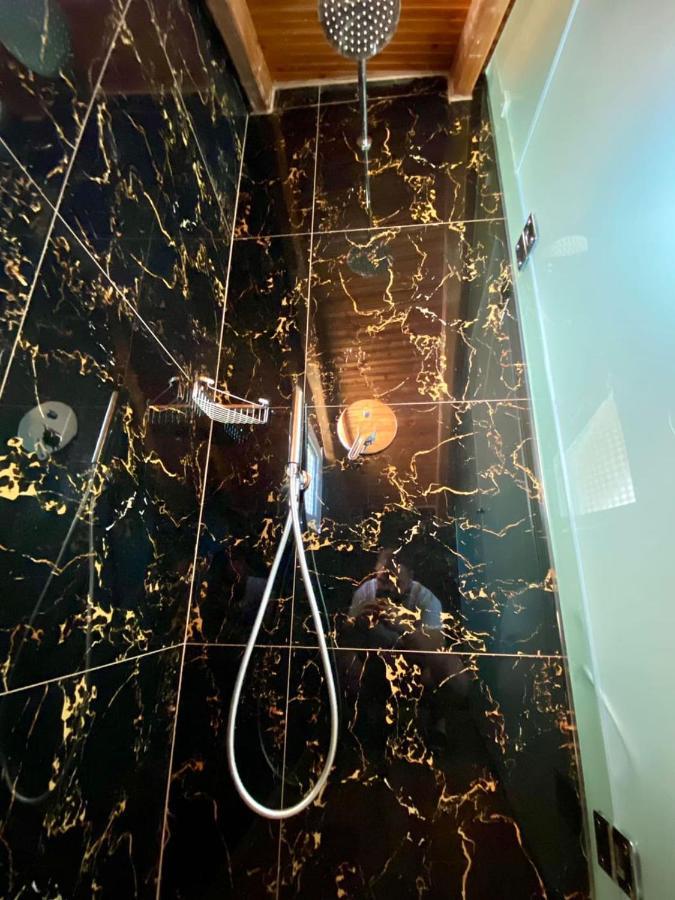 Wild Villa Apartments Sarande Bagian luar foto
