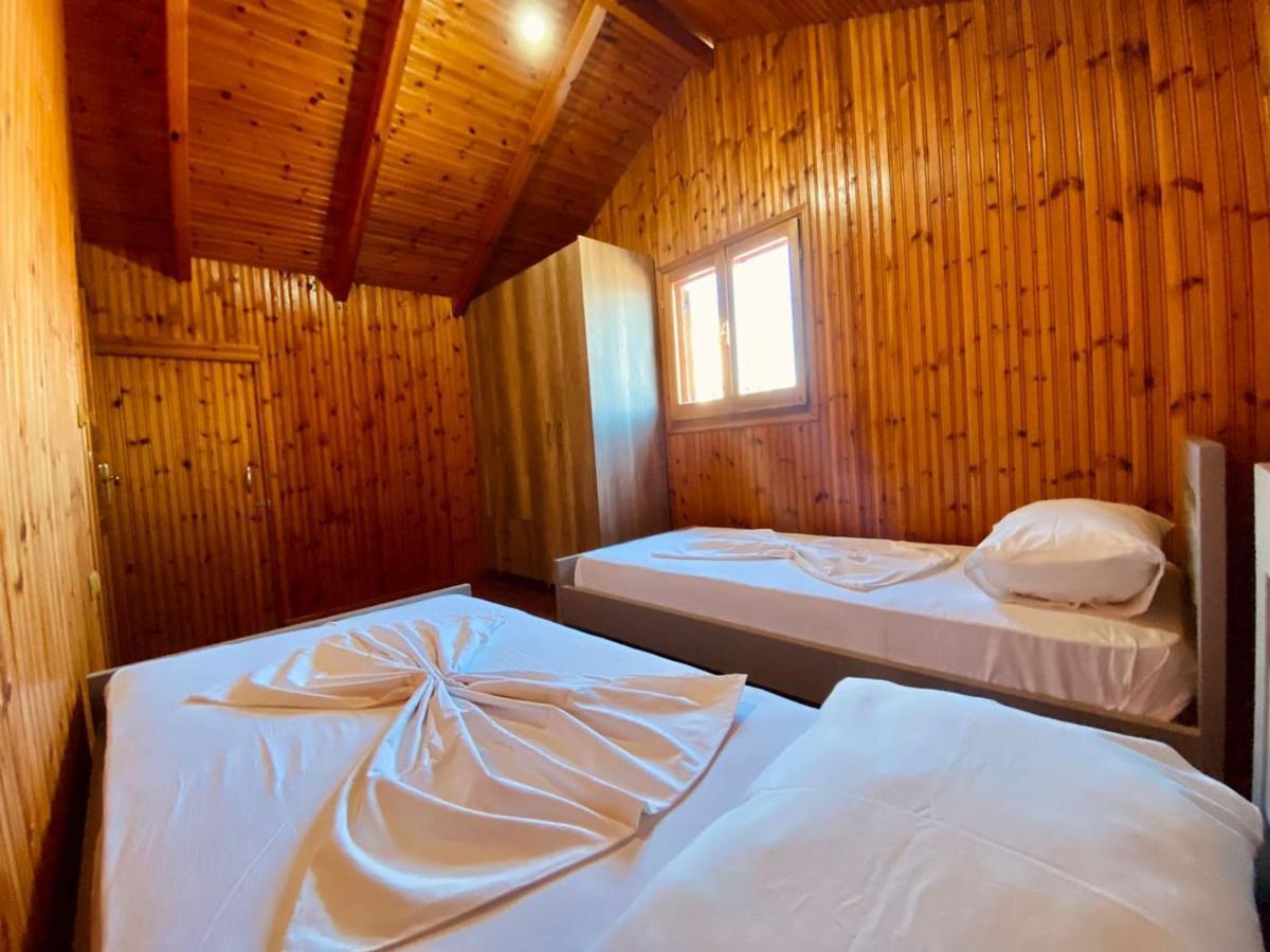 Wild Villa Apartments Sarande Bagian luar foto