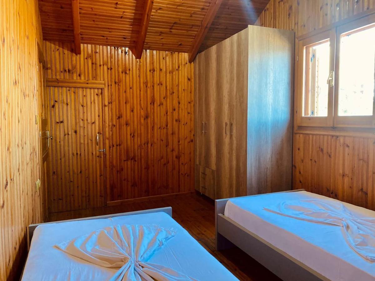 Wild Villa Apartments Sarande Bagian luar foto